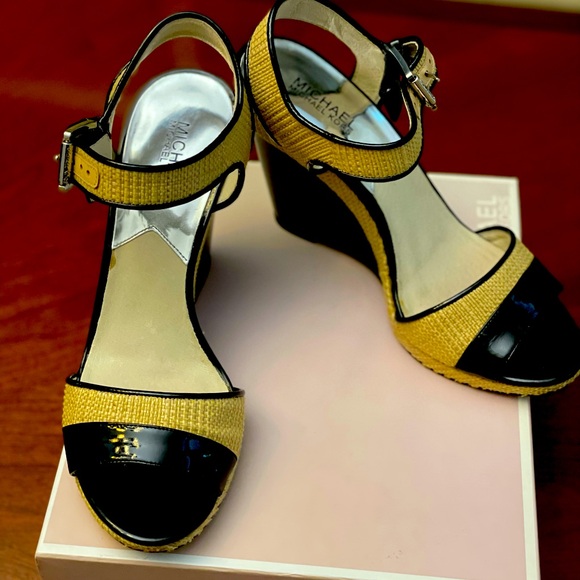 Michael Kors Camilla Wedge, Straw Patent Leather 9.5 - Picture 2 of 5